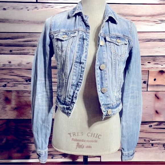 American Eagle AE Blue
Denim Jean Jacket Womens
XS Distressed Classic Y2K - Picture 1 of 11
